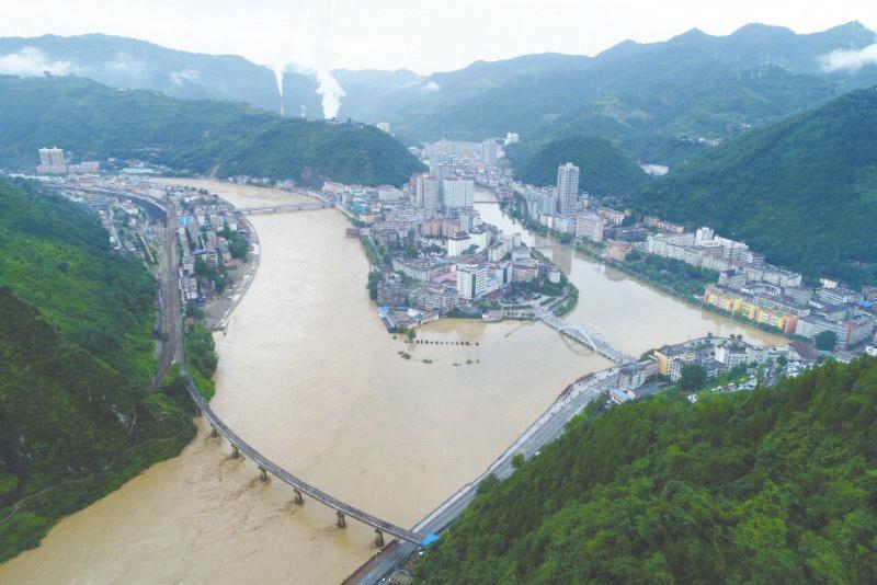 七月十一日,暴雨过后,航拍的山城略阳全貌.朱立荣 摄